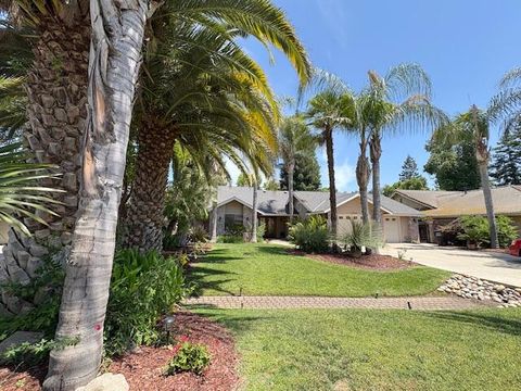 Photo of 1536 N Tamarack Street, Visalia, CA 93291 (MLS # 235772)