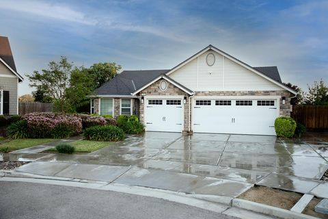 Photo of 2508 N Kayenta Court, Visalia, CA 93291 (MLS # 240660)