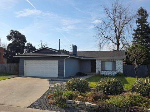 Photo of 1423 W Wren Avenue, Visalia, CA 93291 (MLS # 240328)