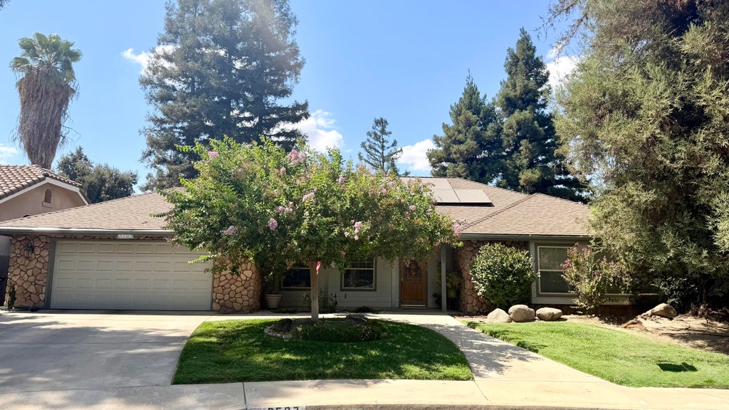Photo of 2507 S Tracy Street, Visalia, CA 93292 (MLS # 244191)