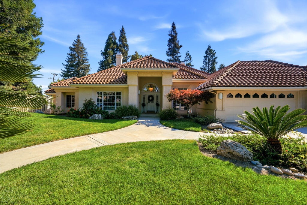 Photo of 3403 E Vassar Court, Visalia, CA 93292 (MLS # 242707)