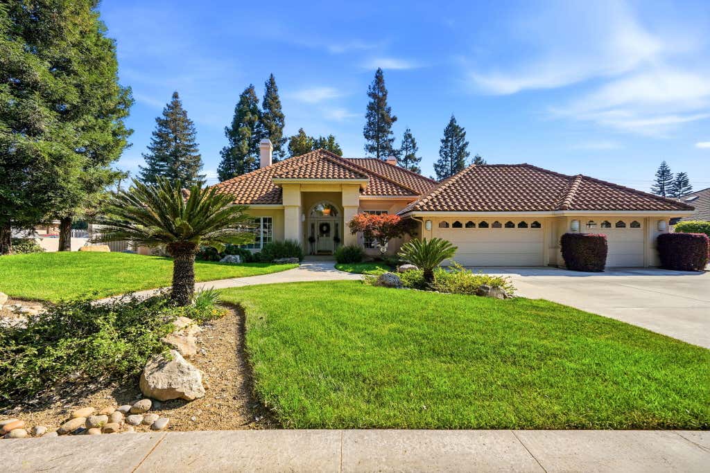 Photo of 3403 E Vassar Court, Visalia, CA 93292 (MLS # 242707)