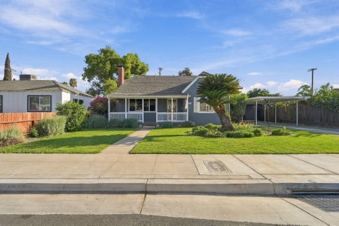 Photo of 827 E Apricot Avenue, Tulare, CA 93274 (MLS # 244680)