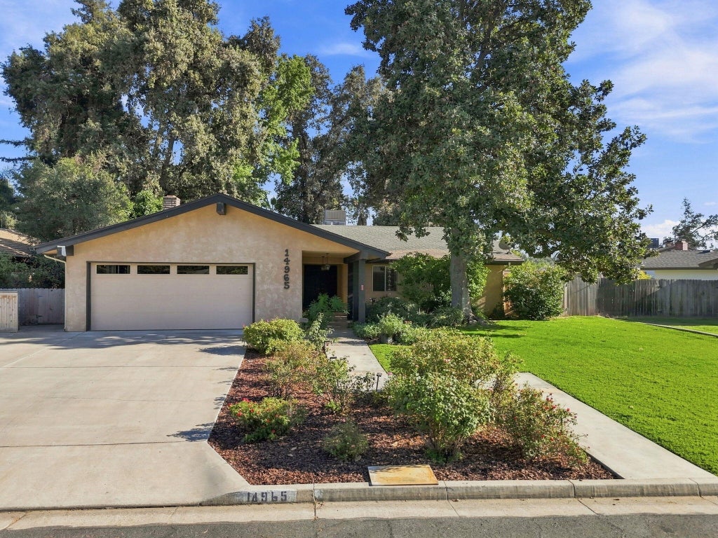 Photo of 14965 Avenue 312, Visalia, CA 93292 (MLS # 244066)