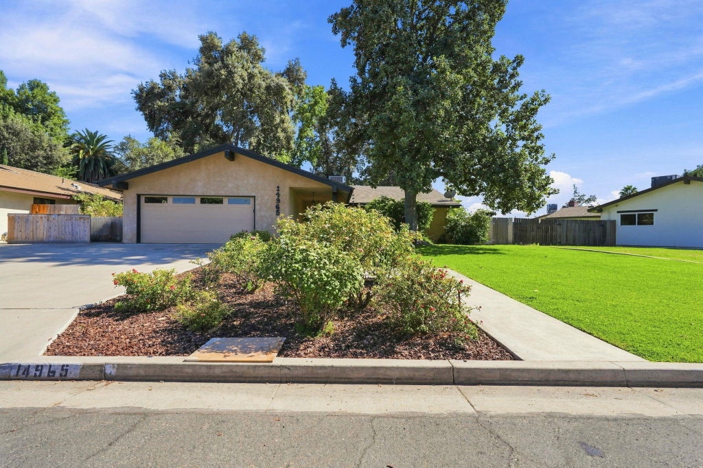 Photo of 14965 Avenue 312, Visalia, CA 93292 (MLS # 244066)