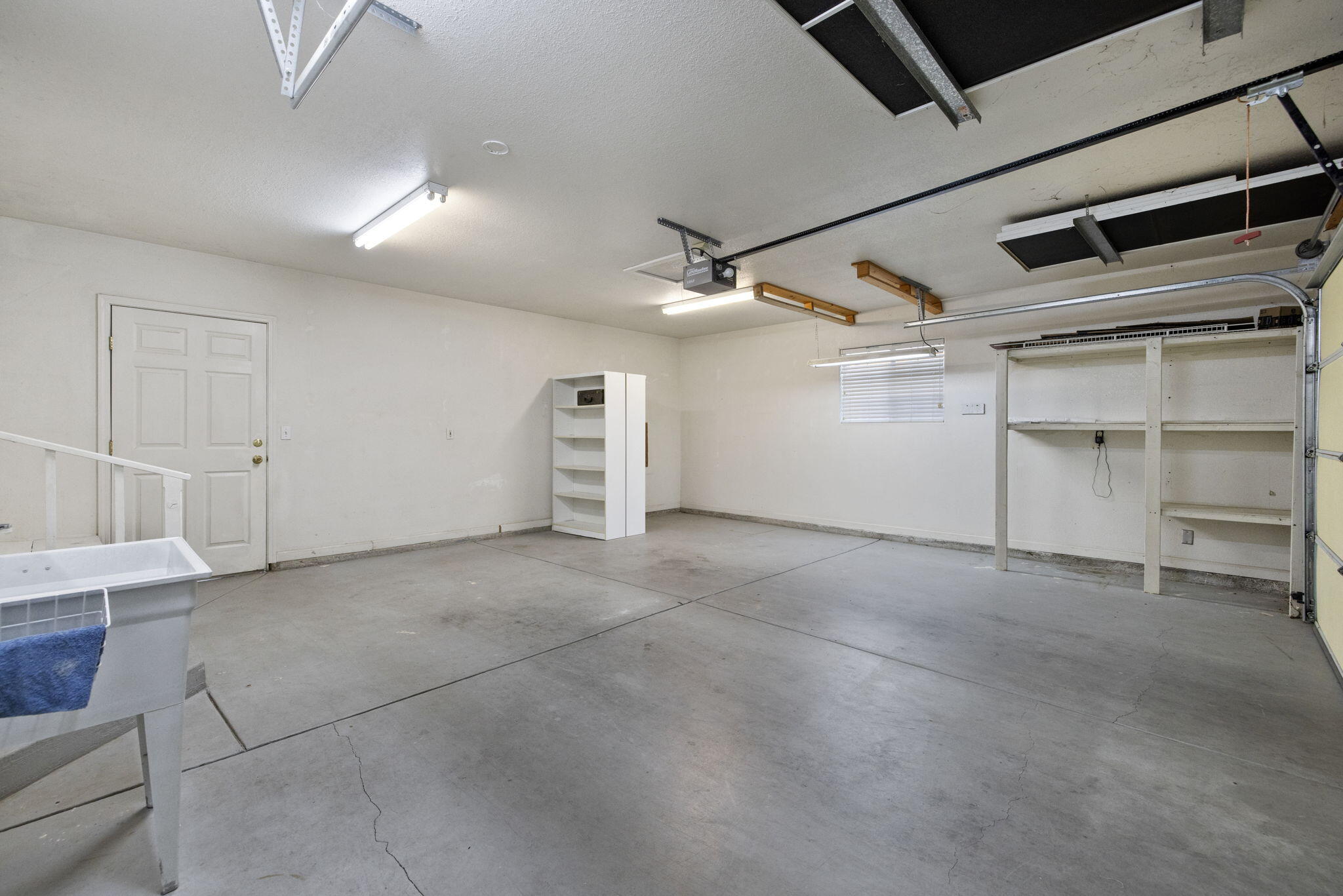 Visalia, California 93277, United States, 3 Bedrooms Bedrooms, ,2 BathroomsBathrooms,Residential,Active,241550