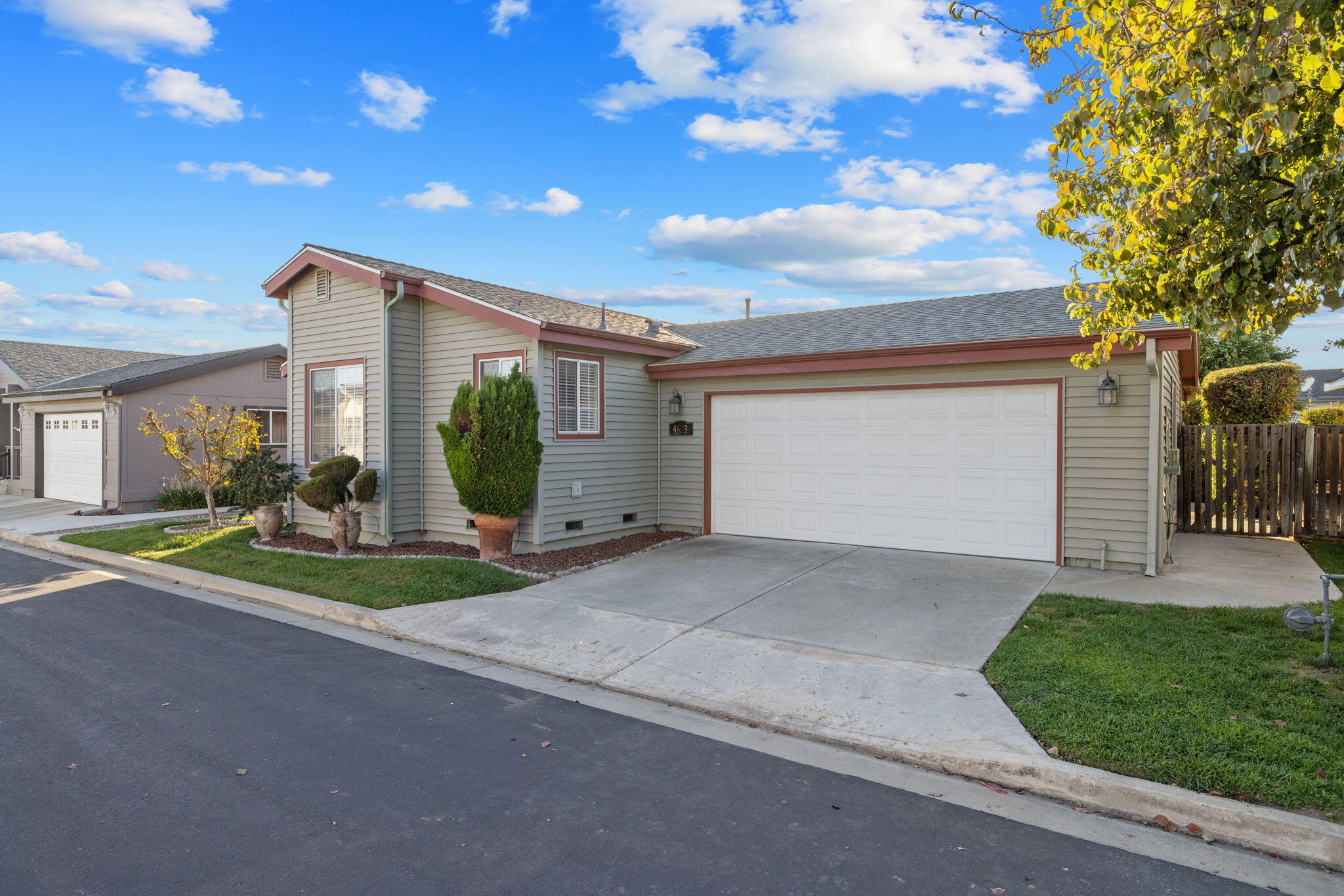 Visalia, California 93277, United States, 3 Bedrooms Bedrooms, ,2 BathroomsBathrooms,Residential,Active,241550