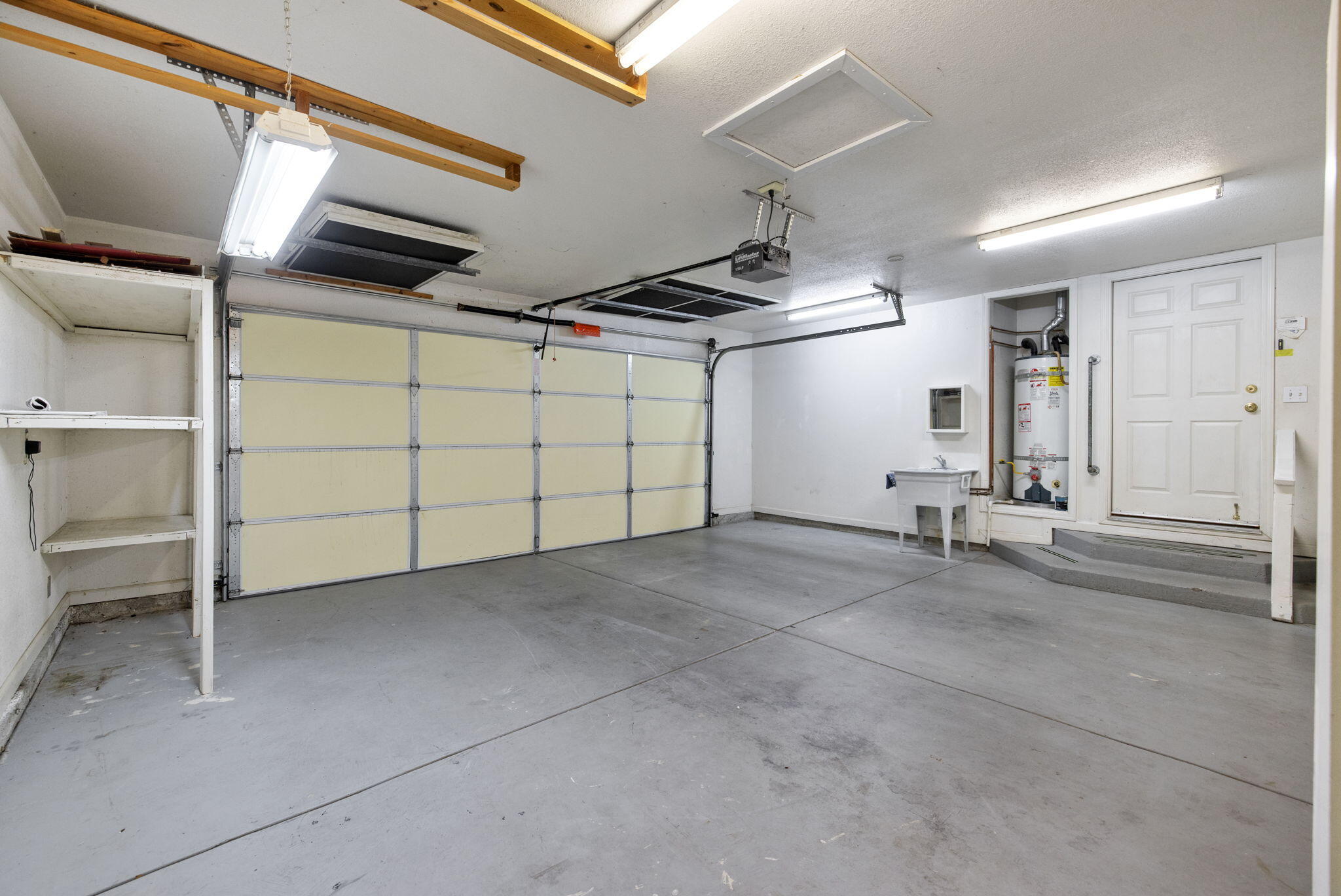 Visalia, California 93277, United States, 3 Bedrooms Bedrooms, ,2 BathroomsBathrooms,Residential,Active,241550