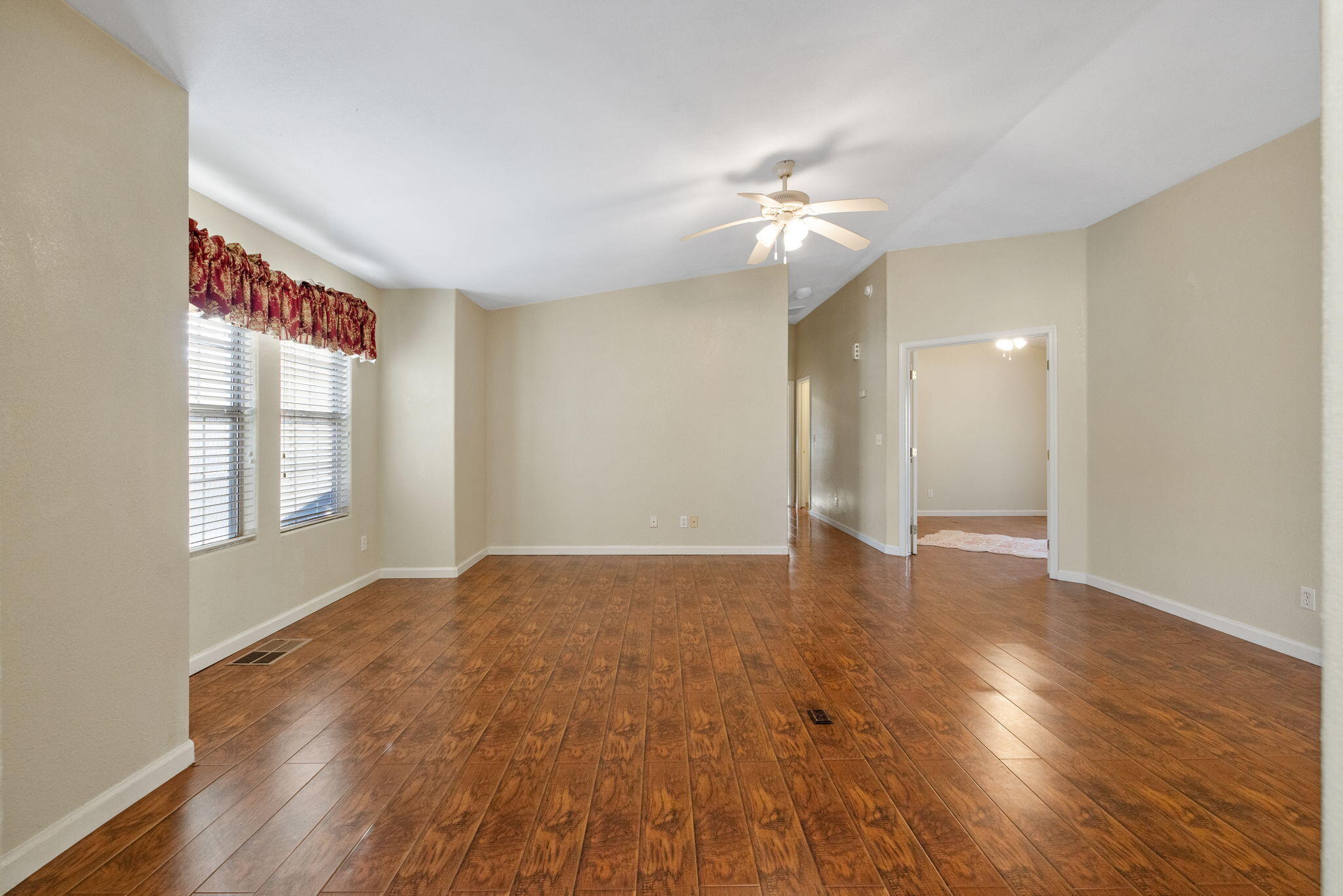 Visalia, California 93277, United States, 3 Bedrooms Bedrooms, ,2 BathroomsBathrooms,Residential,Active,241550