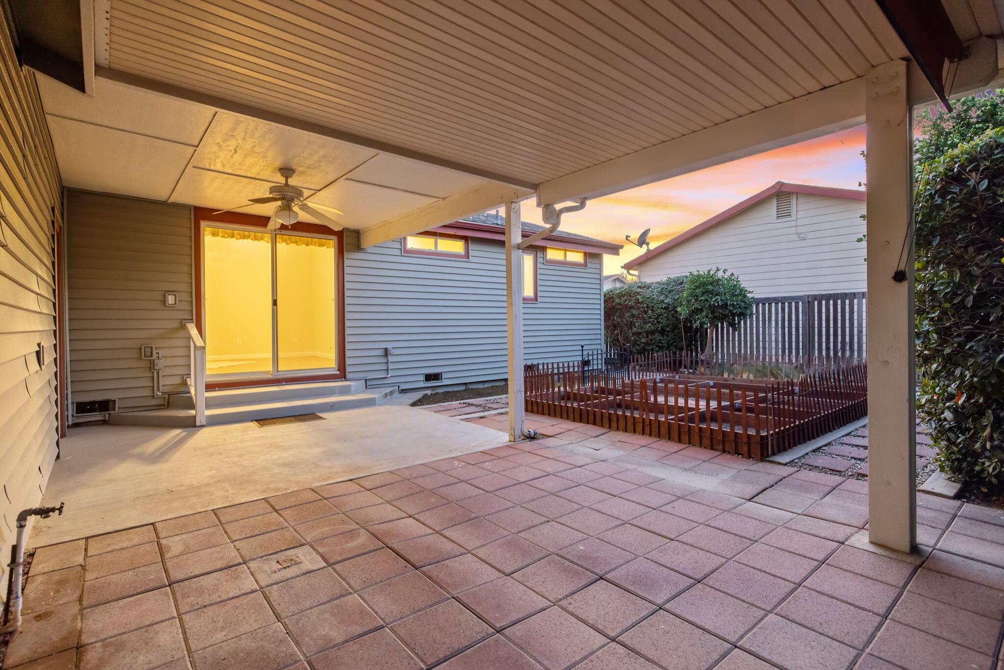 Visalia, California 93277, United States, 3 Bedrooms Bedrooms, ,2 BathroomsBathrooms,Residential,Active,241550