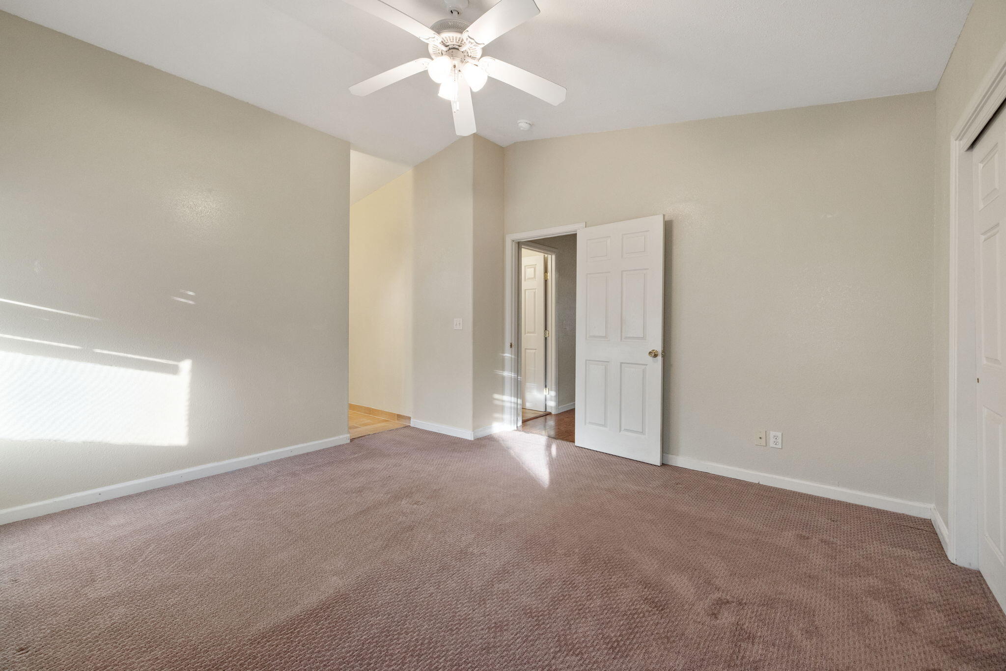 Visalia, California 93277, United States, 3 Bedrooms Bedrooms, ,2 BathroomsBathrooms,Residential,Active,241550