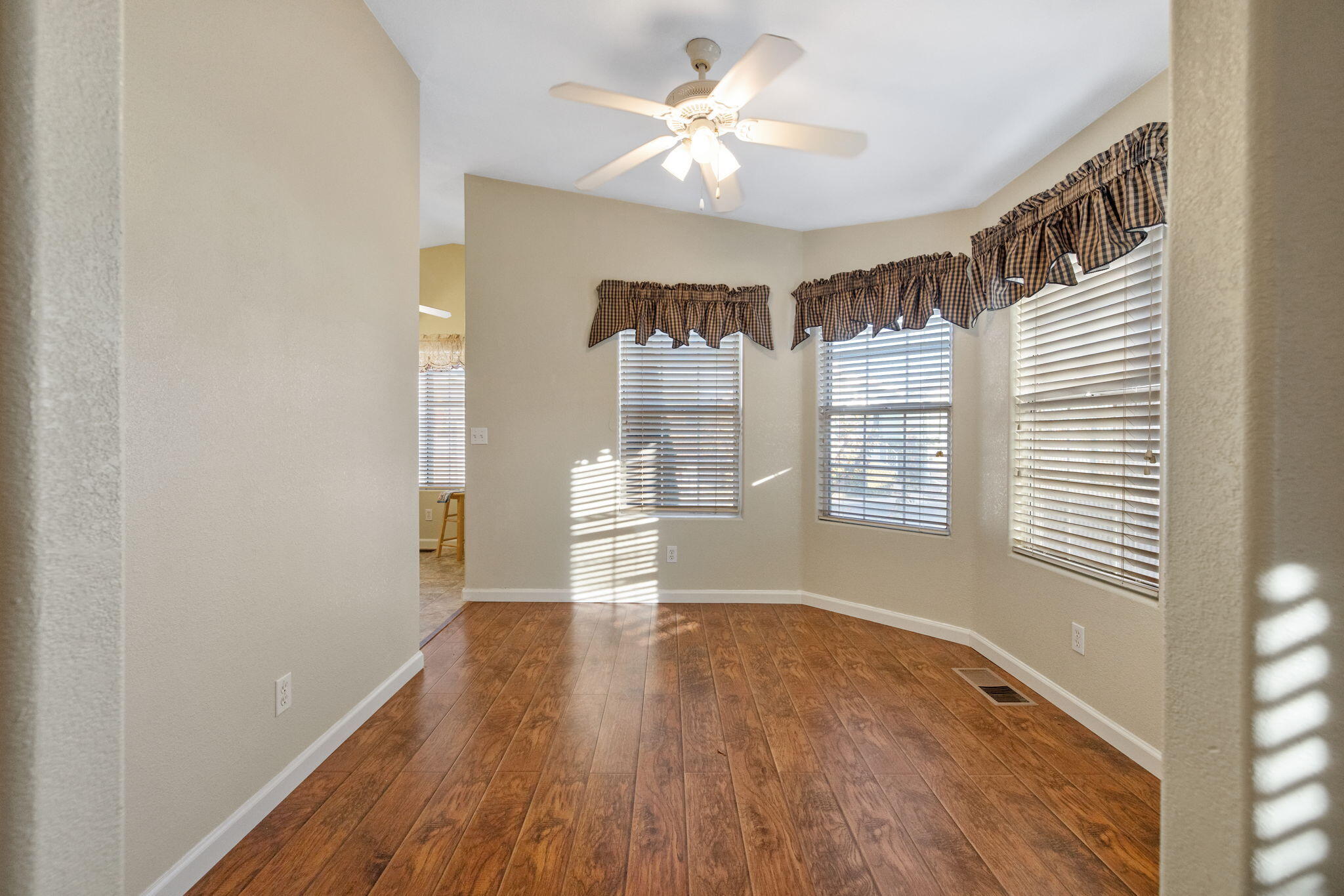 Visalia, California 93277, United States, 3 Bedrooms Bedrooms, ,2 BathroomsBathrooms,Residential,Active,241550