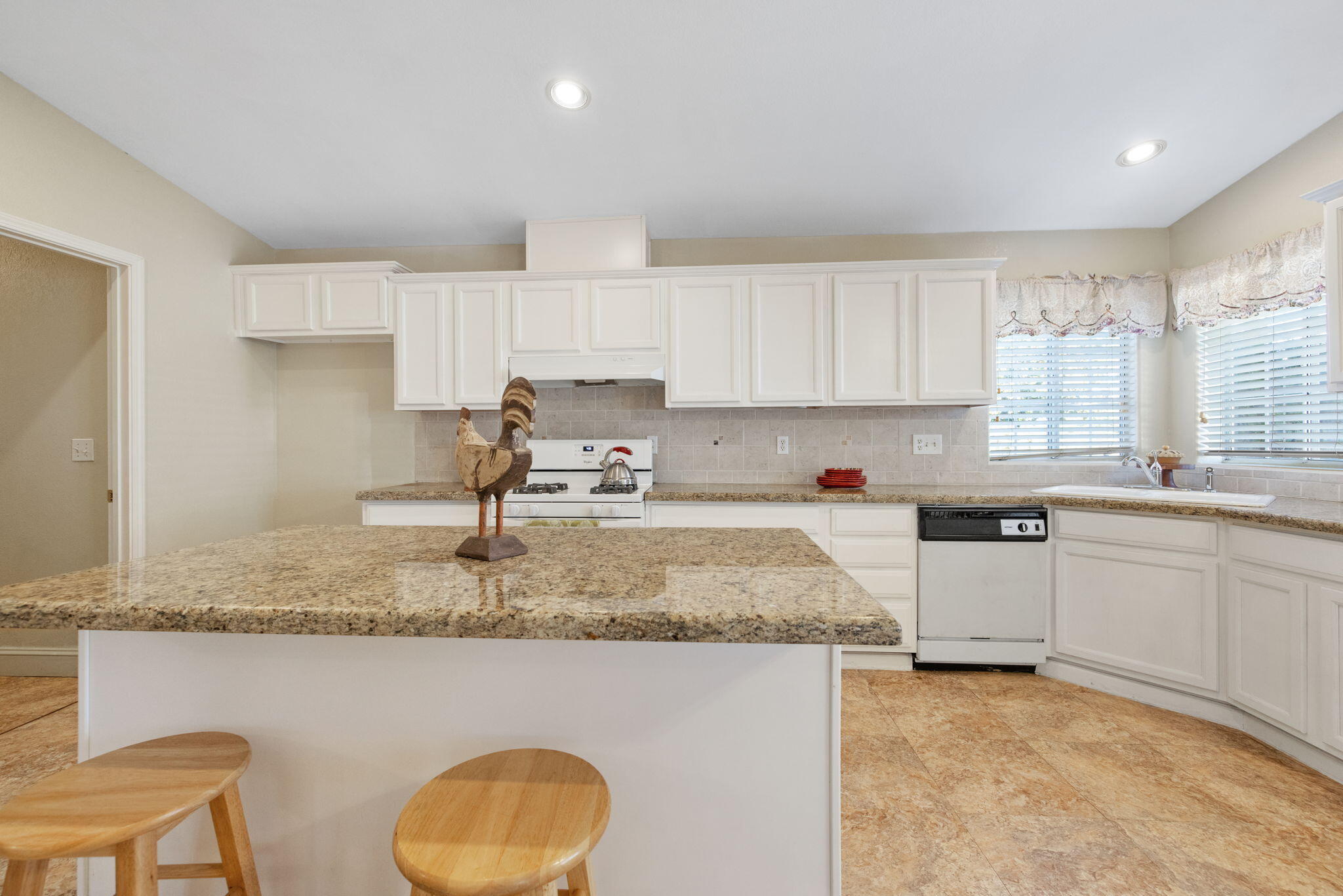 Visalia, California 93277, United States, 3 Bedrooms Bedrooms, ,2 BathroomsBathrooms,Residential,Active,241550