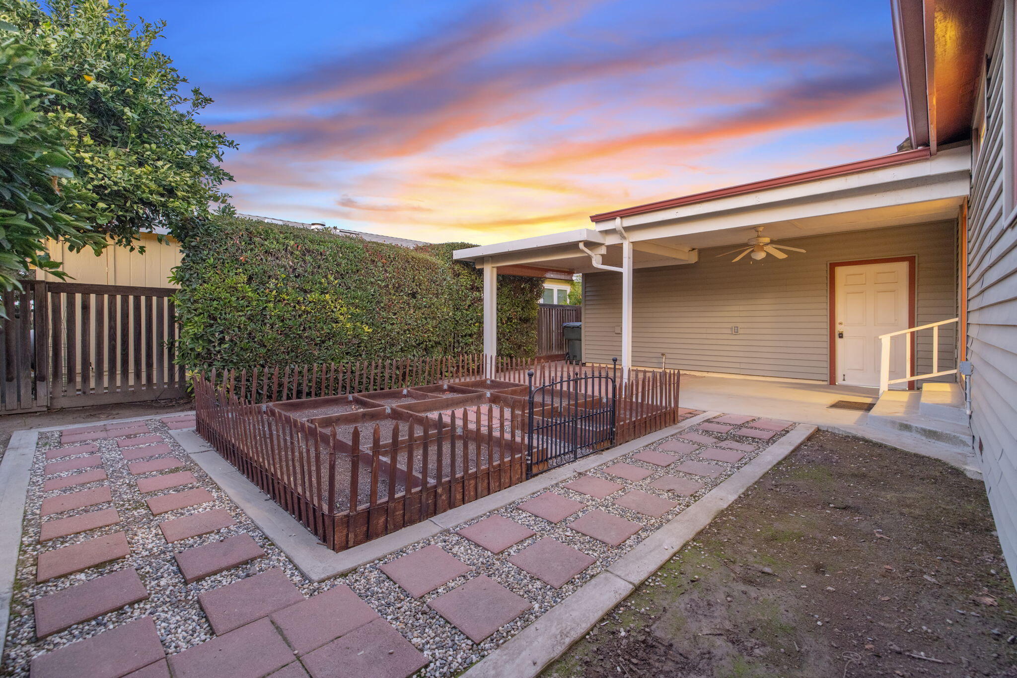 Visalia, California 93277, United States, 3 Bedrooms Bedrooms, ,2 BathroomsBathrooms,Residential,Active,241550