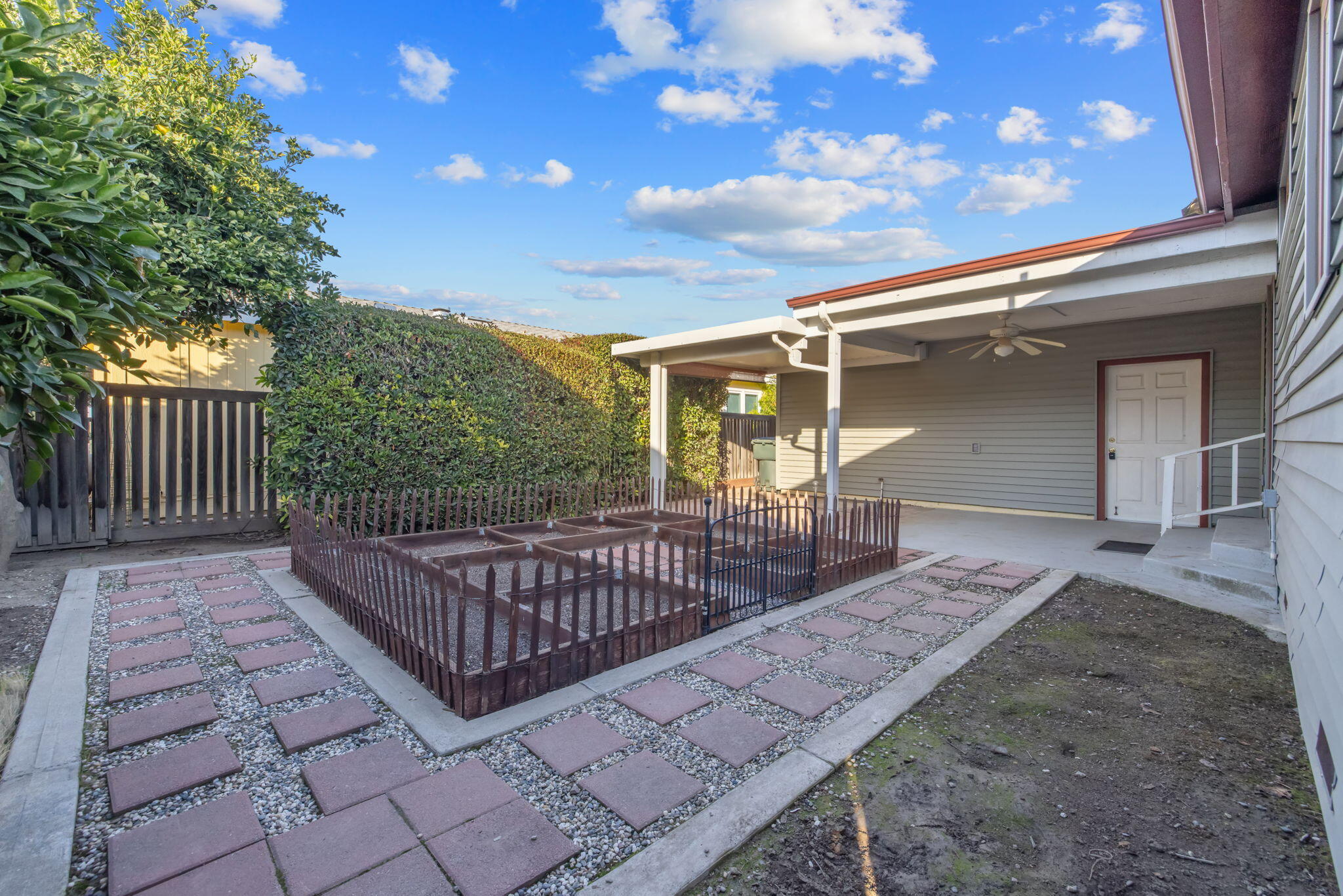 Visalia, California 93277, United States, 3 Bedrooms Bedrooms, ,2 BathroomsBathrooms,Residential,Active,241550