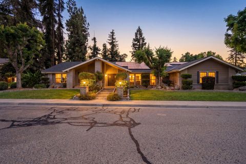 Photo of 616 W Victor Avenue, Visalia, CA 93277 (MLS # 241266)