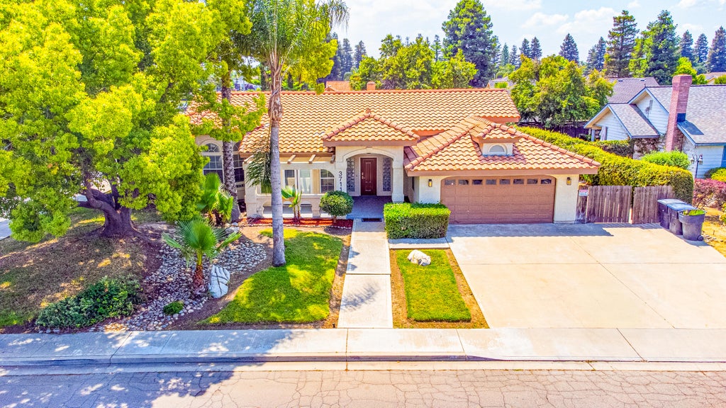 Photo of 3711 W Victor Avenue, Visalia, CA 93277 (MLS # 244052)