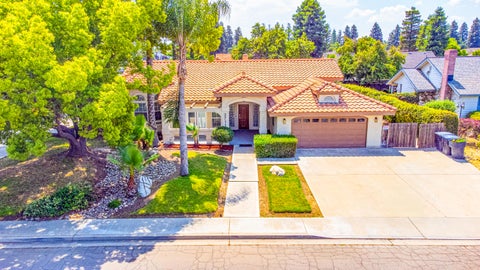Photo of 3711 W Victor Avenue, Visalia, CA 93277 (MLS # 244052)