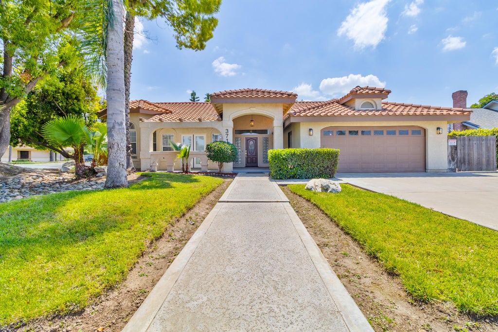 Photo of 3711 W Victor Avenue, Visalia, CA 93277 (MLS # 244052)