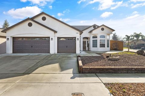 Photo of 2283 Catavee Avenue, Tulare, CA 93274 (MLS # 239241)