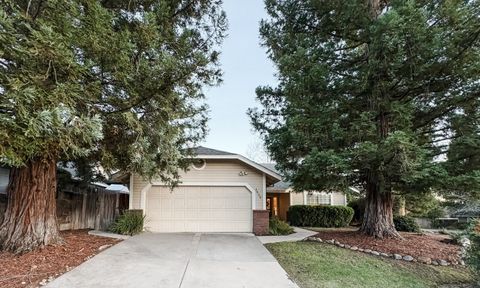 Photo of 2629 Lakewest Drive, Chico, CA 95928 (MLS # 240277)
