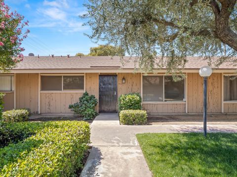 Photo of 3725 N Fruit Avenue B #B, Fresno, CA 93705 (MLS # 239738)