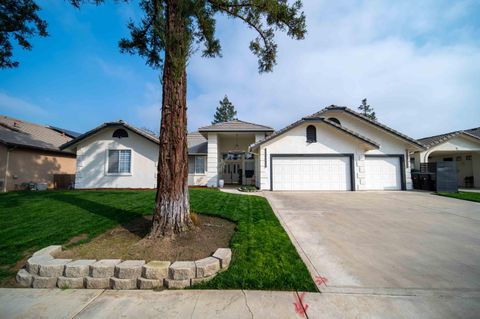 Photo of 2330 S Stover Street, Visalia, CA 93292 (MLS # 239602)