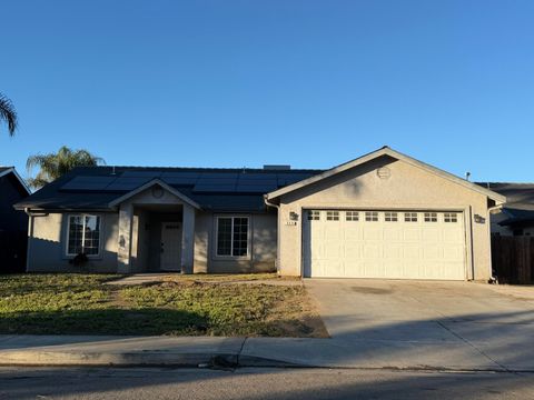 Photo of 946 W Mammoth Pool Way, Hanford, CA 93230 (MLS # 239162)