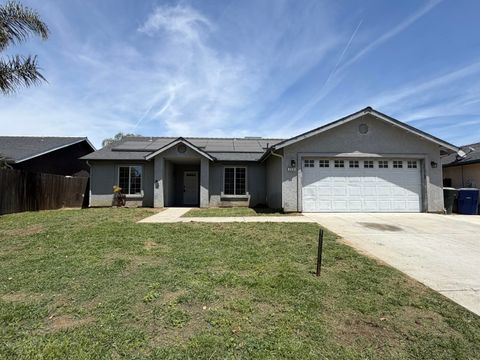 Photo of 946 W Mammoth Pool Way, Hanford, CA 93230 (MLS # 239162)