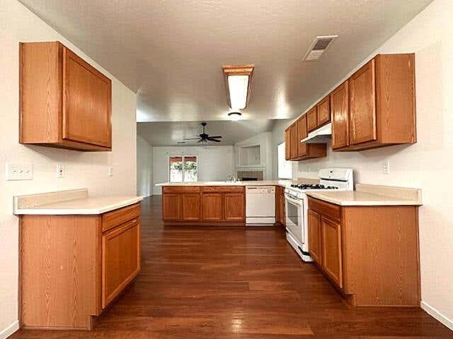 Photo of 2863 W Prescott Avenue, Visalia, CA 93291 (MLS # 241660)