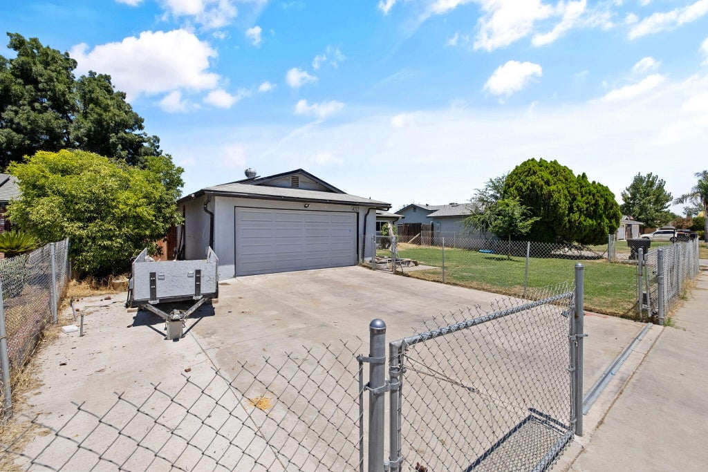 Photo of 4212 W Whitendale Avenue, Visalia, CA 93277 (MLS # 242974)