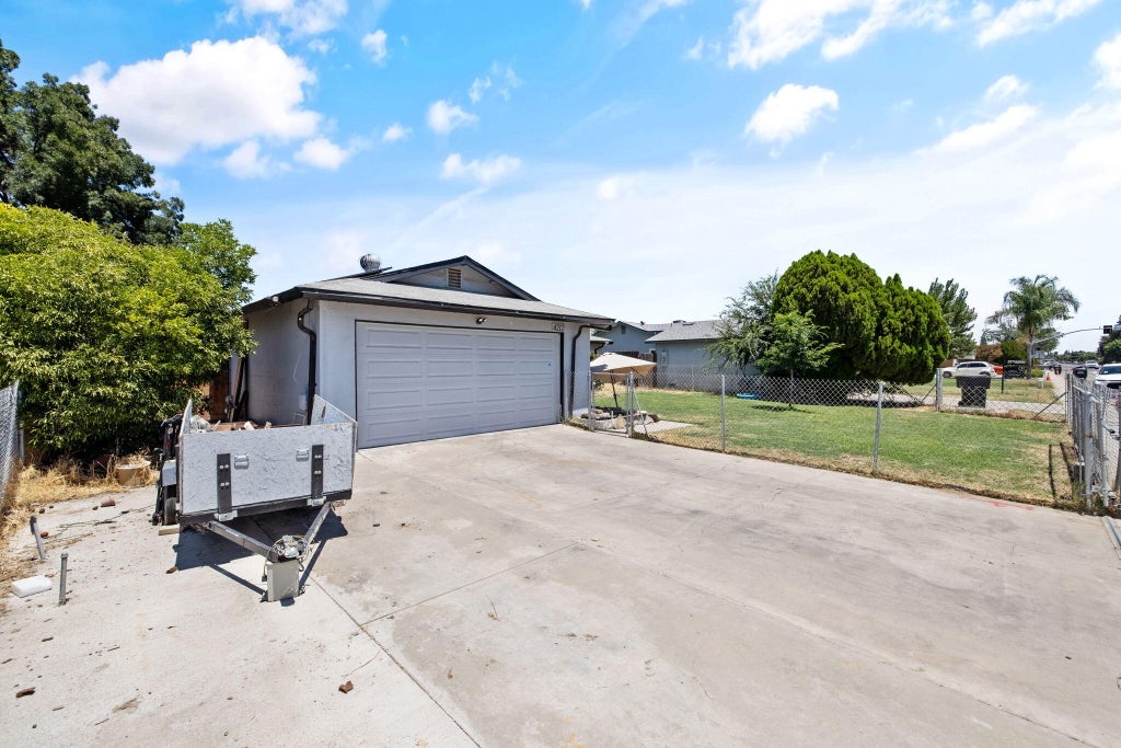 Photo of 4212 W Whitendale Avenue, Visalia, CA 93277 (MLS # 242974)