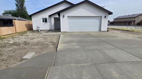 Photo of 2104 Bell Avenue, Corcoran, CA 93212 (MLS # 240968)