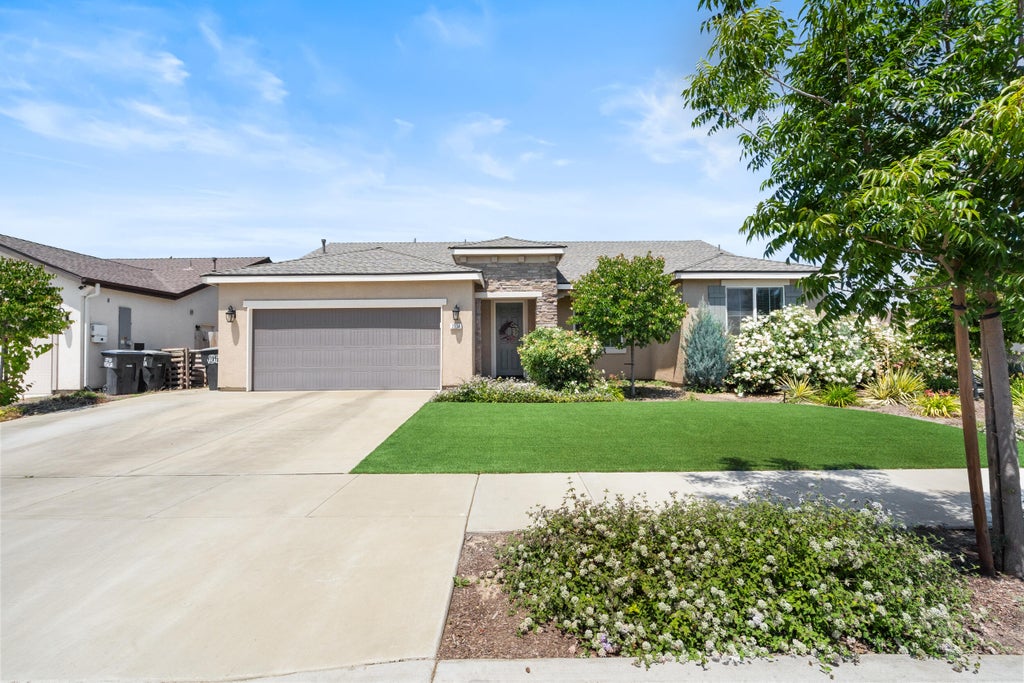 Photo of 2334 E Monte Vista Avenue, Visalia, CA 93292 (MLS # 241691)