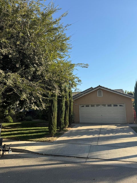 Photo of 1178 Marks Ct Court, Dinuba, CA 93618 (MLS # 244543)