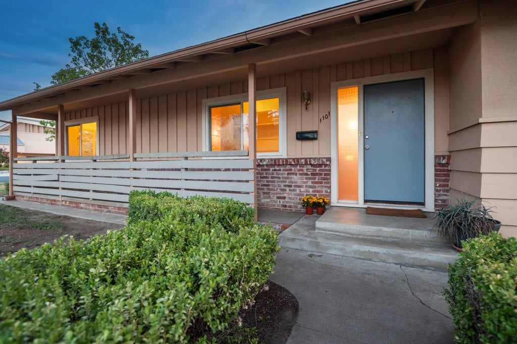 Photo of 1101 W Laurel Avenue, Visalia, CA 93277 (MLS # 243572)