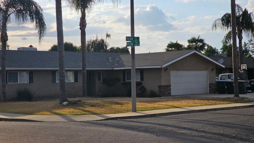Photo of 3211 S Vickie Court, Visalia, CA 93277 (MLS # 241910)