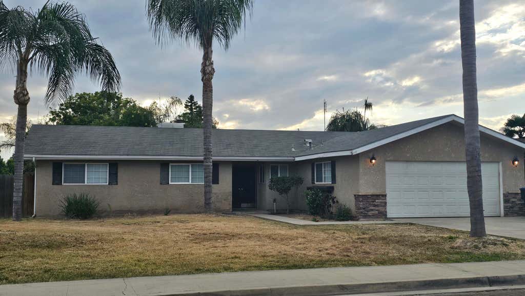 Photo of 3211 S Vickie Court, Visalia, CA 93277 (MLS # 241910)