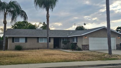 Photo of 3211 S Vickie Court, Visalia, CA 93277 (MLS # 241910)
