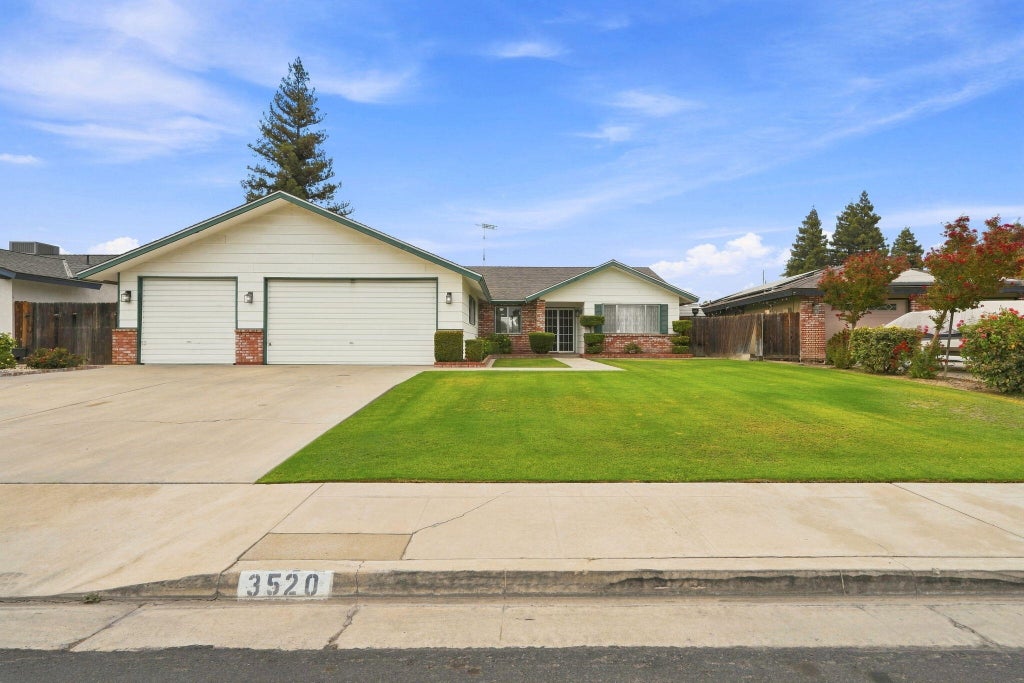 Photo of 3520 W La Vida Avenue, Visalia, CA 93277 (MLS # 243788)