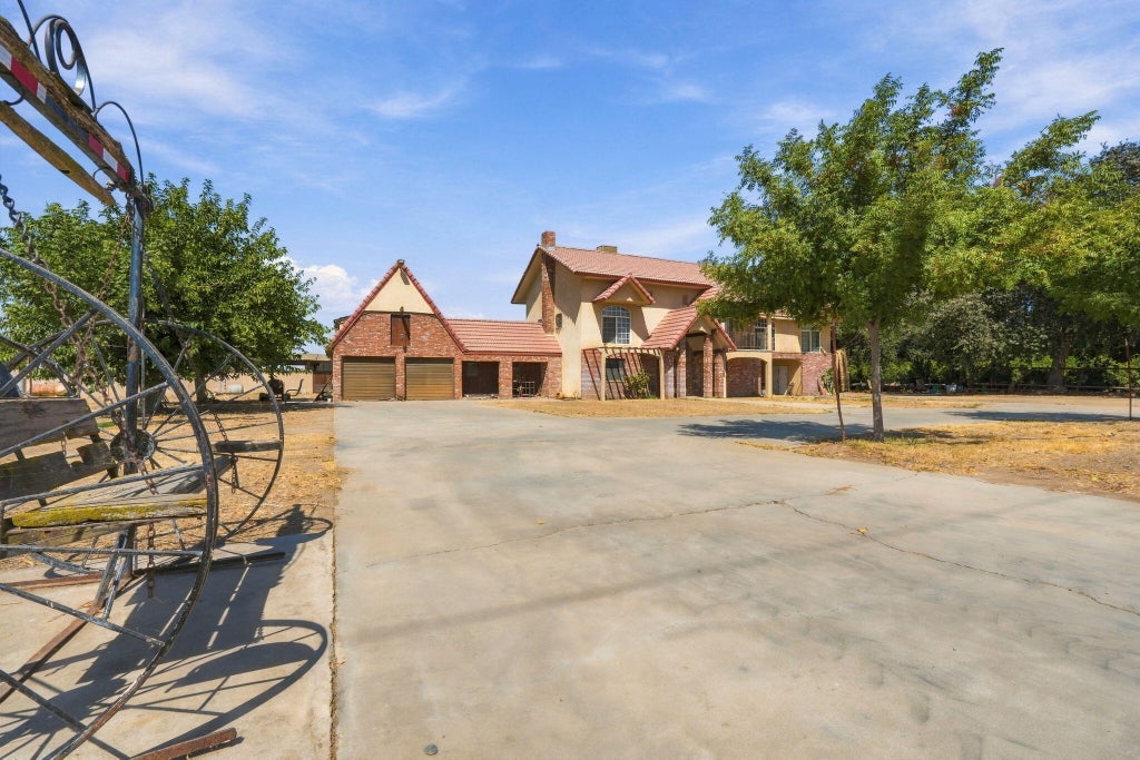 Photo of 34001 Rd 140 A #A, Visalia, CA 93292 (MLS # 244198)