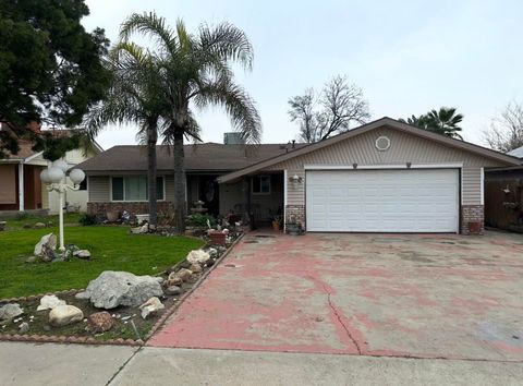 Photo of 809 Pioneer Avenue, Porterville, CA 93257 (MLS # 239329)