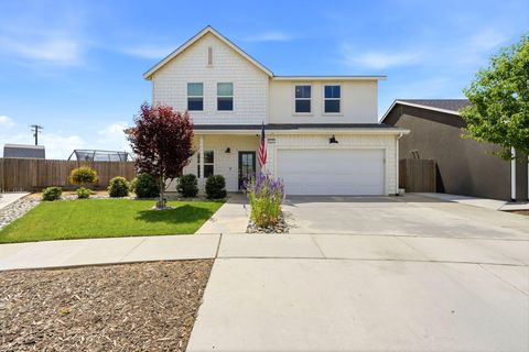 Photo of 2429 W Claridge Way, Hanford, CA 93230 (MLS # 241284)