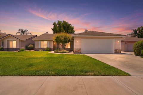 Photo of 1751 W Lloyd Avenue, Porterville, CA 93257 (MLS # 243024)