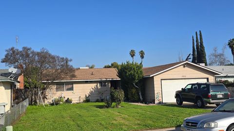 Photo of 1932 W Prospect Avenue, Visalia, CA 93291 (MLS # 239406)