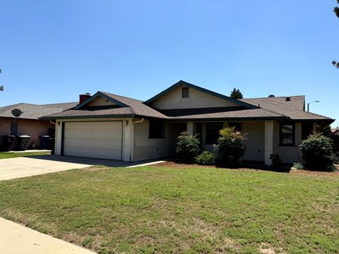 Photo of 1923 E Sandalwood Avenue, Tulare, CA 93274 (MLS # 242268)