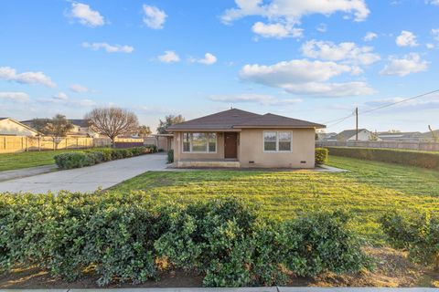 Photo of 1725 E Goshen Avenue E, Visalia, CA 93292 (MLS # 239286)