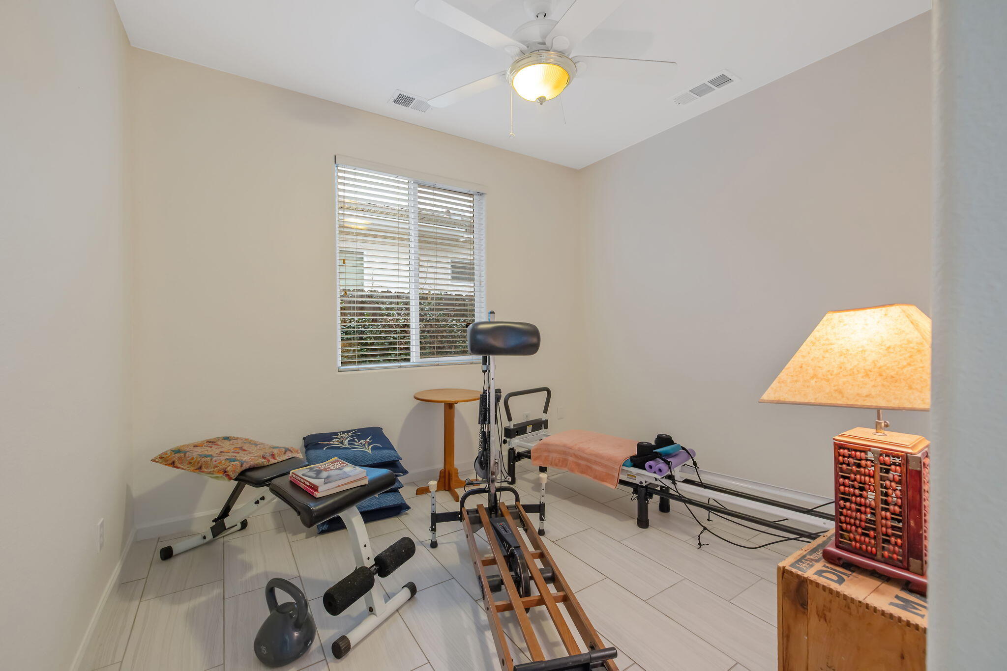 Hanford, California 93230, United States, 4 Bedrooms Bedrooms, ,2 BathroomsBathrooms,Residential,Active,249343