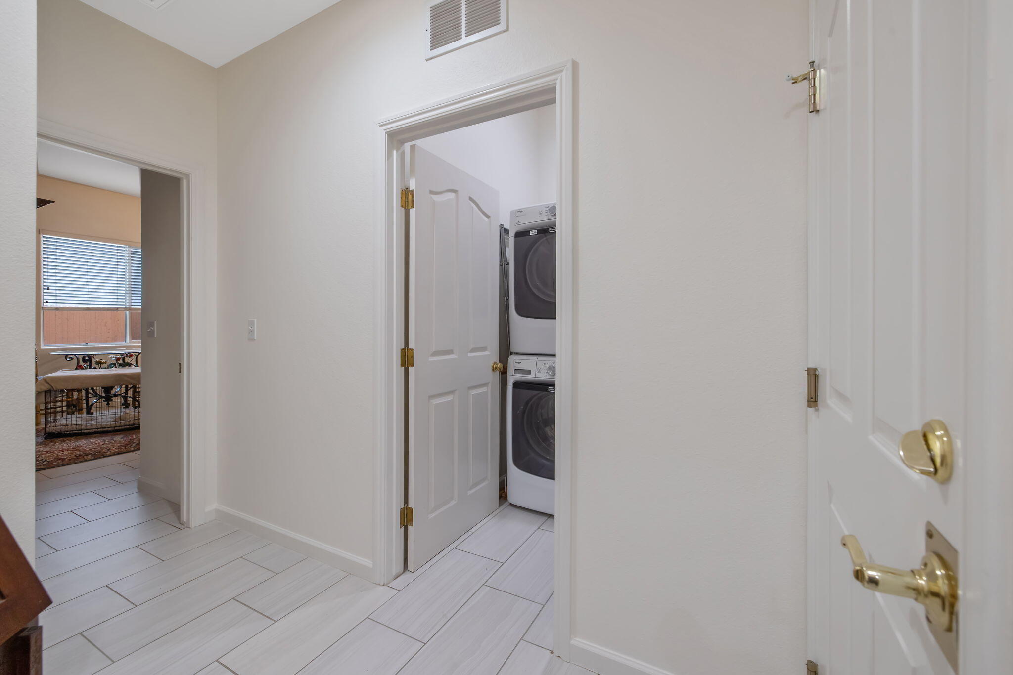 Hanford, California 93230, United States, 4 Bedrooms Bedrooms, ,2 BathroomsBathrooms,Residential,Active,249343