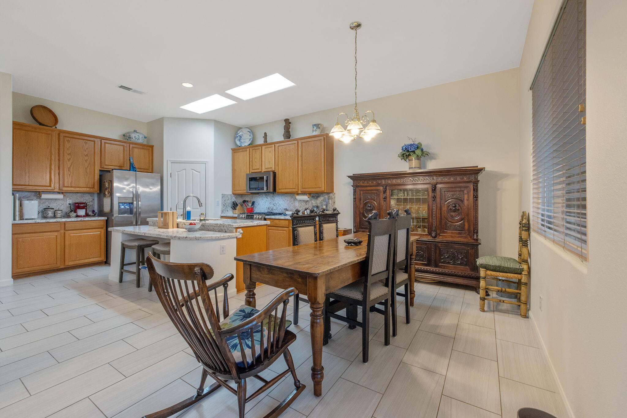 Hanford, California 93230, United States, 4 Bedrooms Bedrooms, ,2 BathroomsBathrooms,Residential,Active,249343